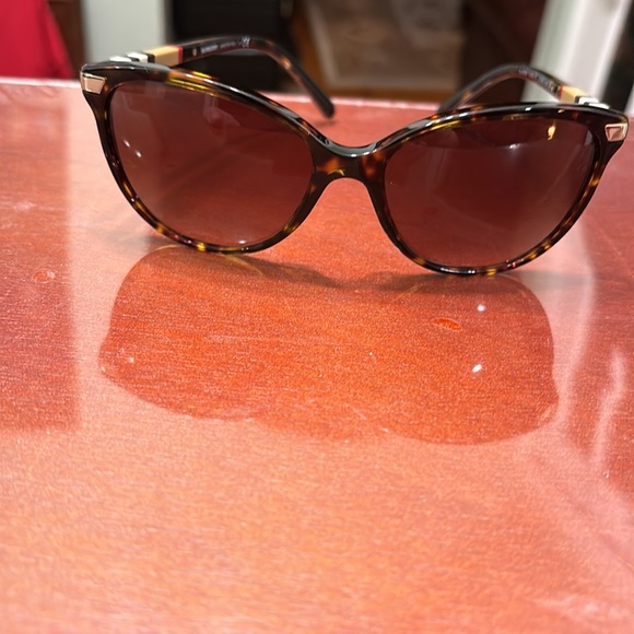 - ***- Burberry  made in Italy —-Cat-Eye -Sun Glasses. - Picture 9 of 13